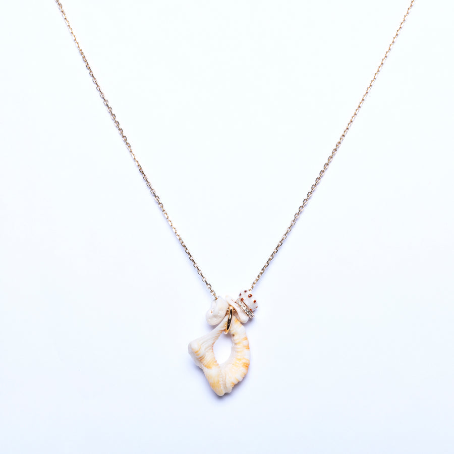 DIAMOND and shell gold necklace